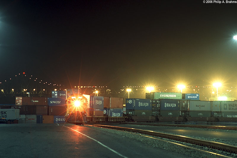 bnsf2563_night