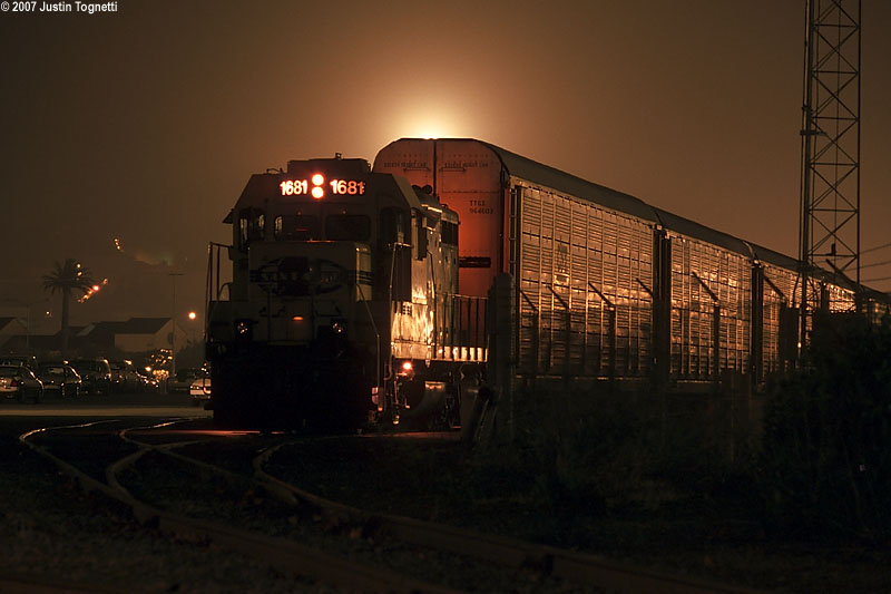 bnsf1681_night