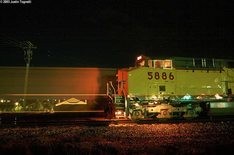 up5886_night