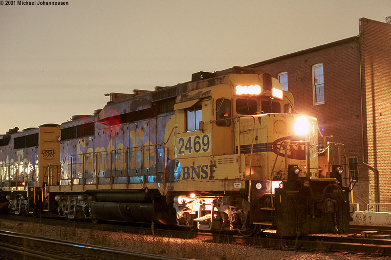 bnsf2469_night