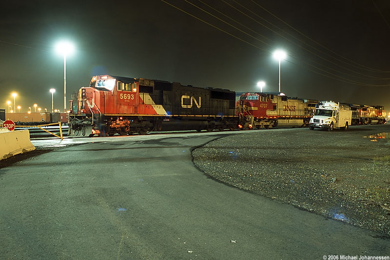 cn5693_night2